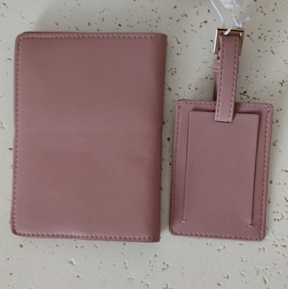 Michael Kors Luggage Tag And Passport Holder - Picture 3 of 14